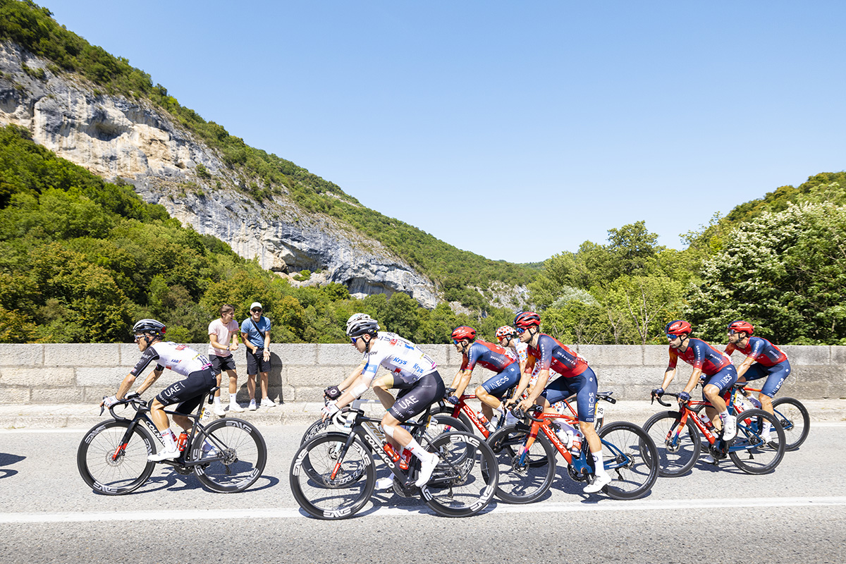 2023-07-20_TDF2023_La_Balme_UAE-Emirates_Tadej_Pogačar_Team_Ineos-Grenadier